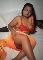 Insta Model Saree Striping and Dildo Enter her Pussy