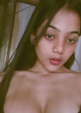 Manisha Dey Insta Model Showing her Boobs