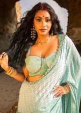 Tamil Model Sitara Dildo Enter her Pussy